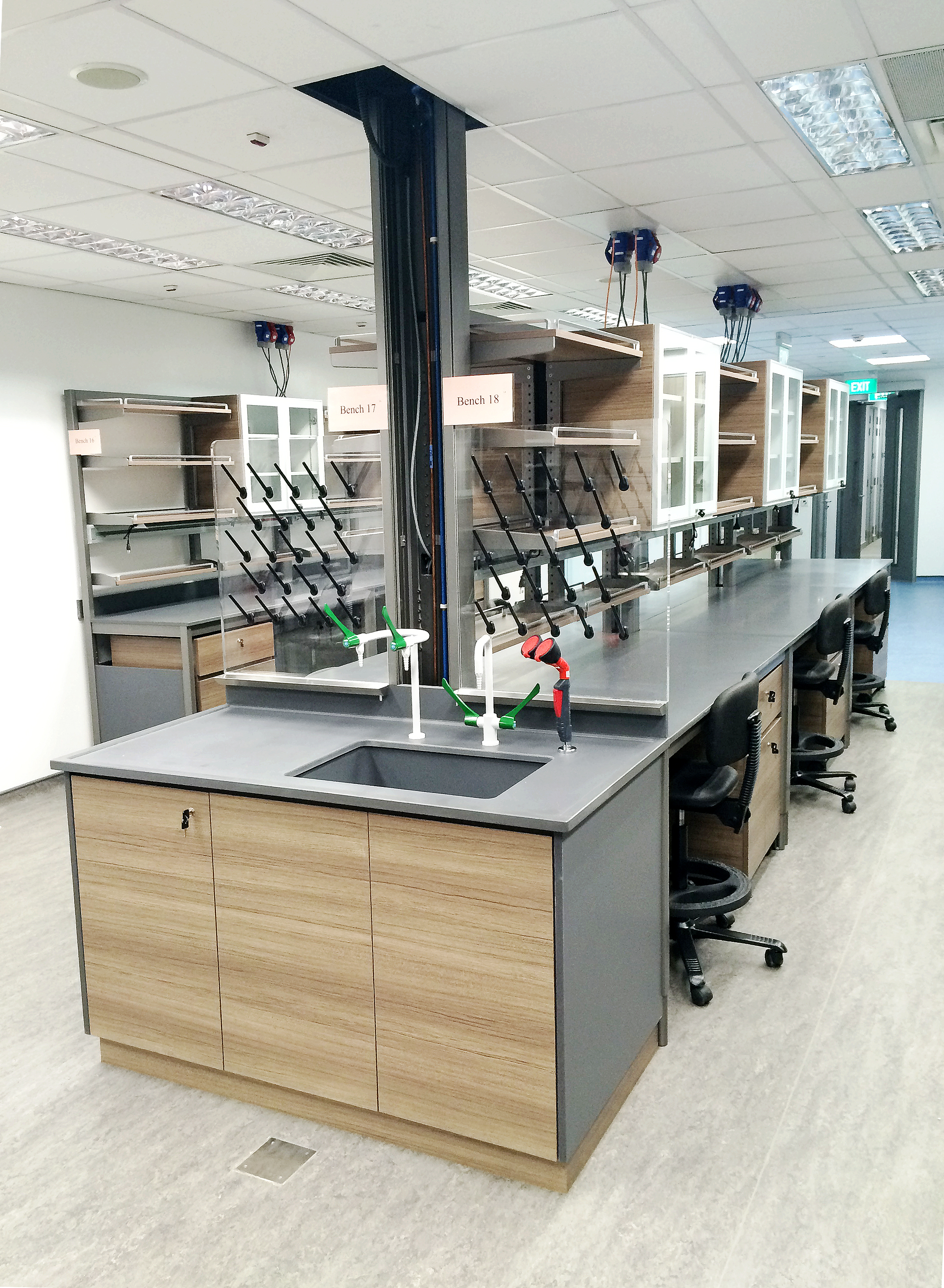 lab workbench