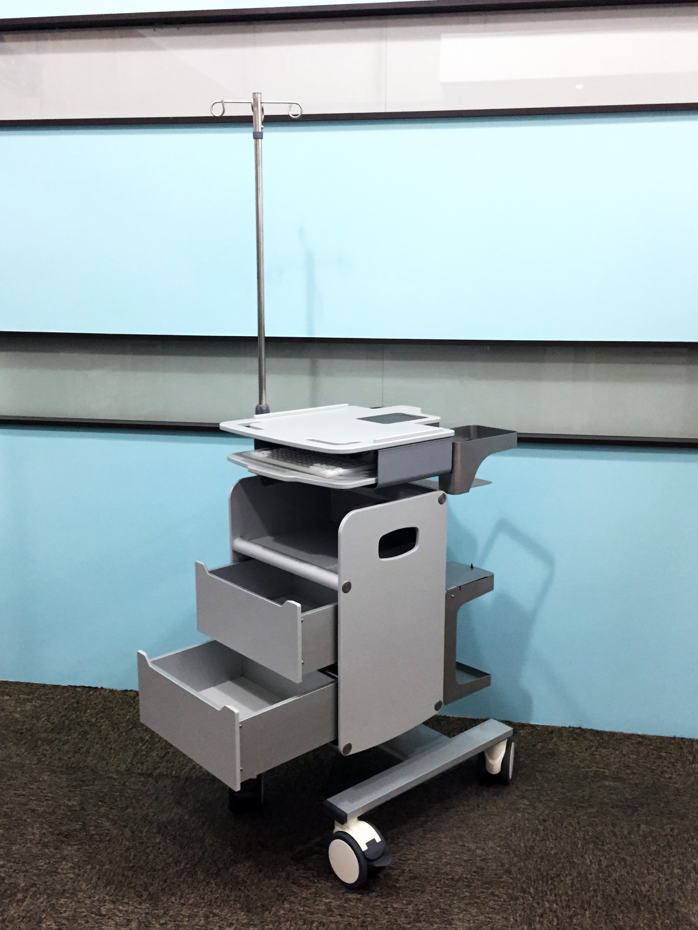 Version of the Phlebotomy work station which utilises stainless steel holders