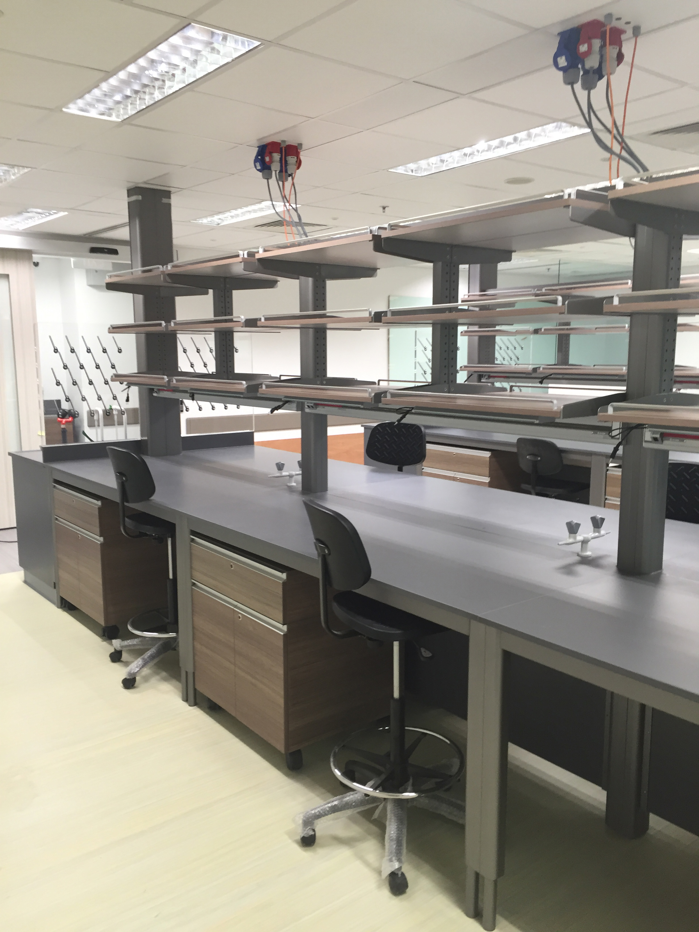 Industrial grade laboratory furniture for cleanroom laboratories for asia and the middle east
